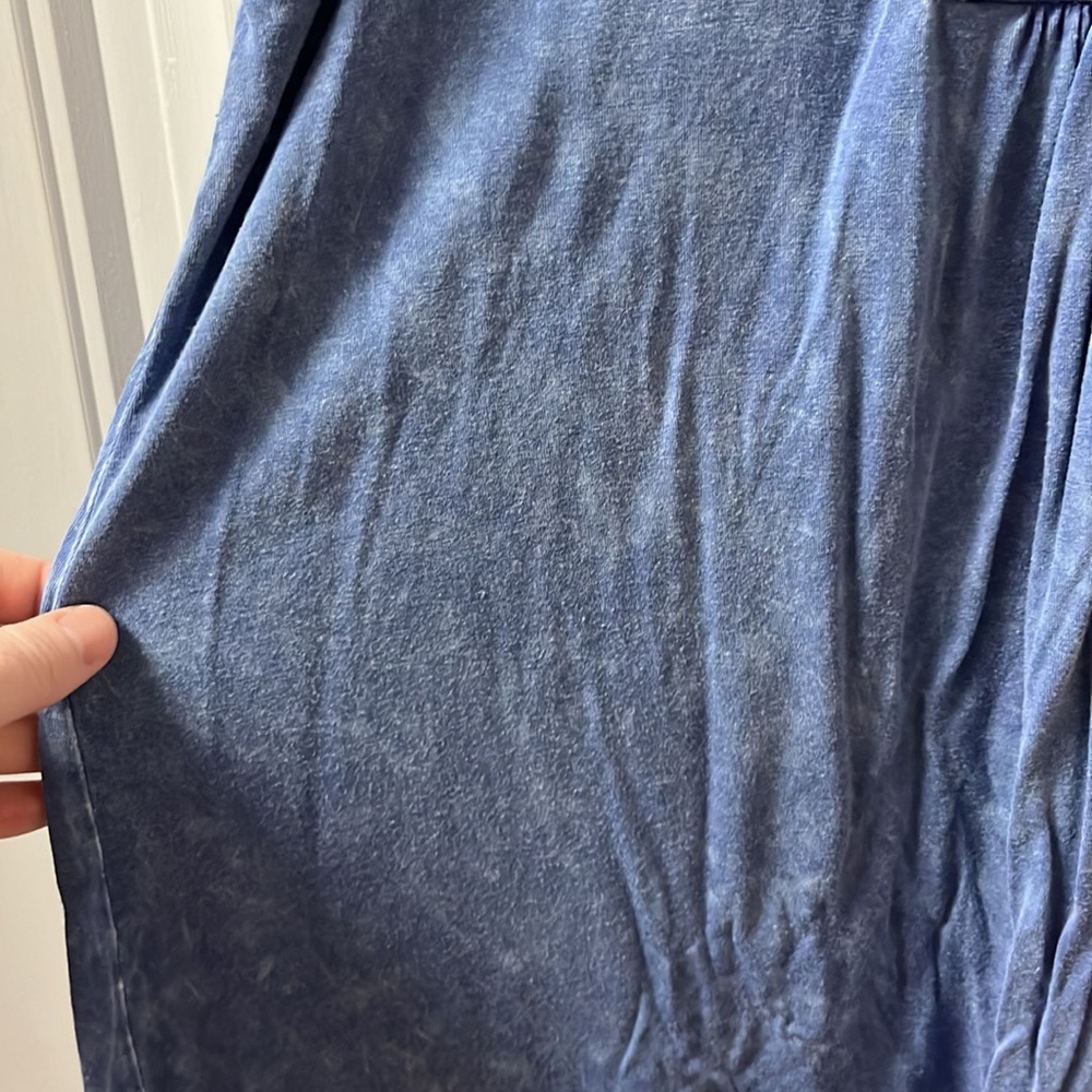 Altar’d State Distressed Top Blue Medium - Picture 4 of 5